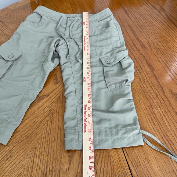 The North Face Khaki Bermuda Women Sz 6 barely used - Picture 2 of 7